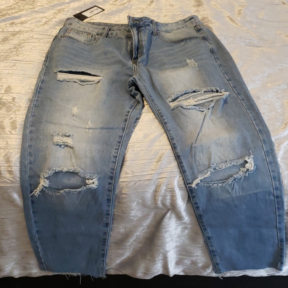 Light washed cropped straight leg jeans